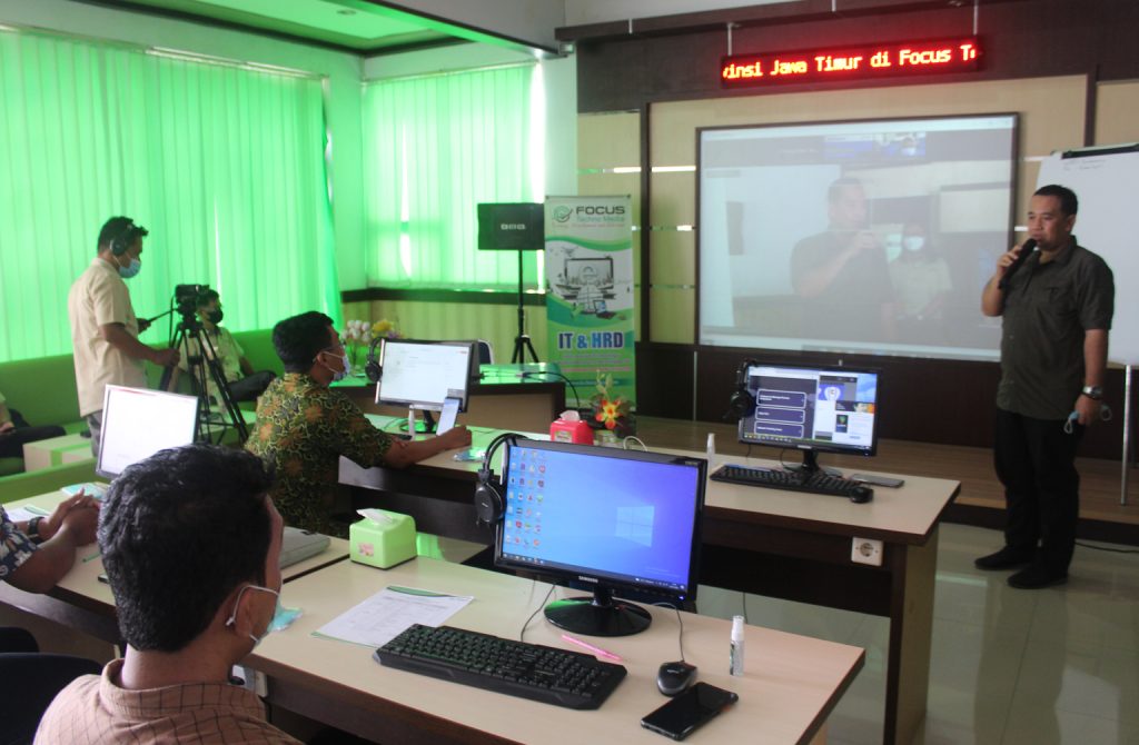 pelatihan web programming restful api